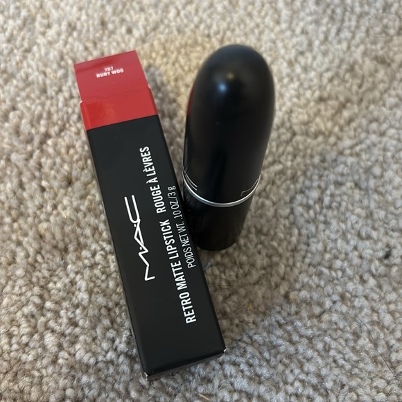 MAC Cosmetics Retro Matte Lipstick - Red - Picture 5 of 9